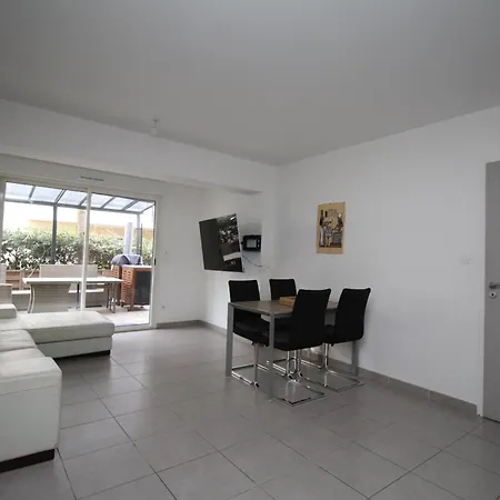 Jolie T2 Pour 4 Personnes Dans Avec Piscine Et Parking *