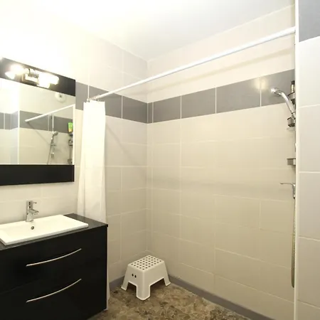Jolie T2 Pour 4 Personnes Dans Avec Piscine Et Parking דירה *